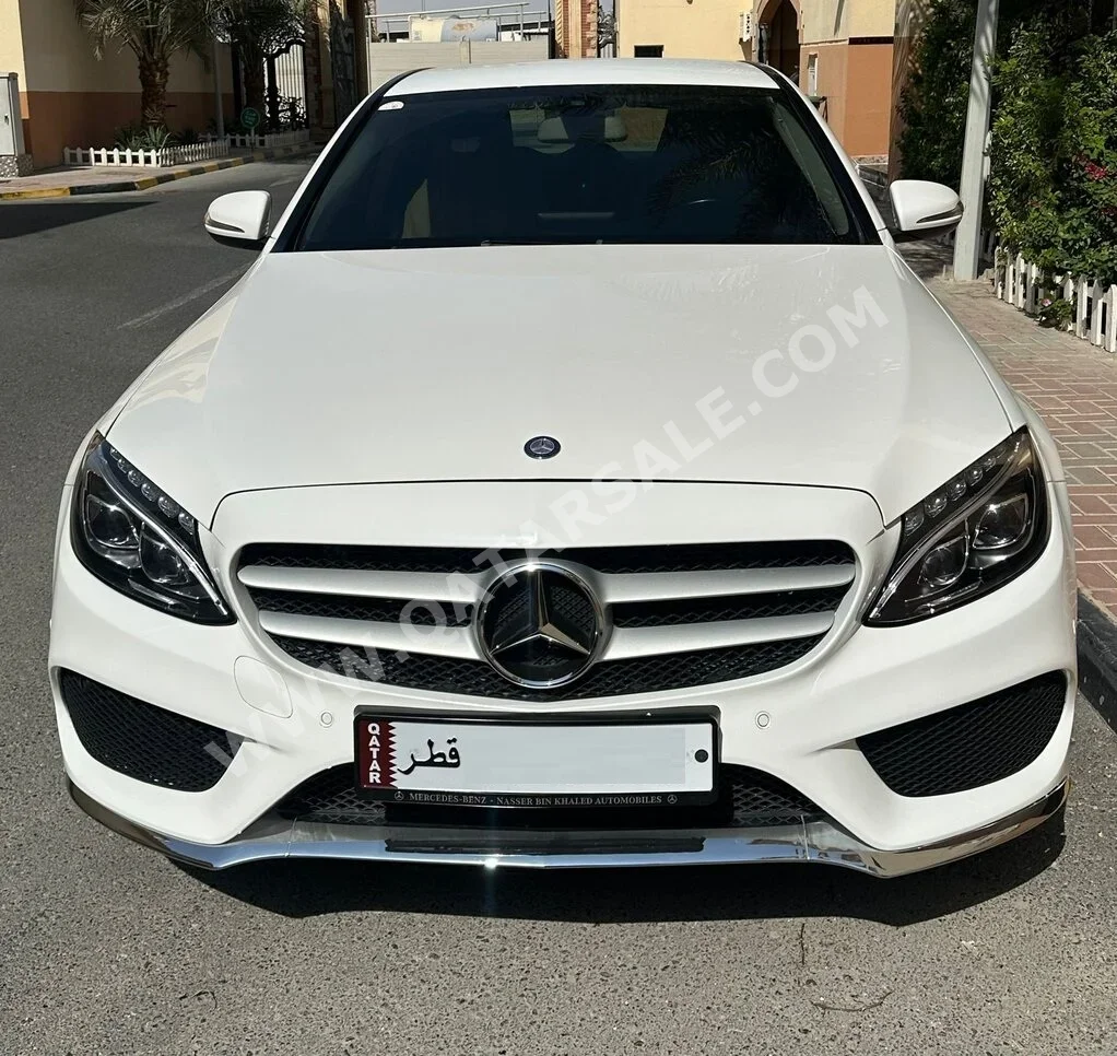 مرسيدس - بنز سي - كلاس 180 2015 اوتوماتيك 89,500 كم 4 سلندر دفع خلفي سيدان أبيض