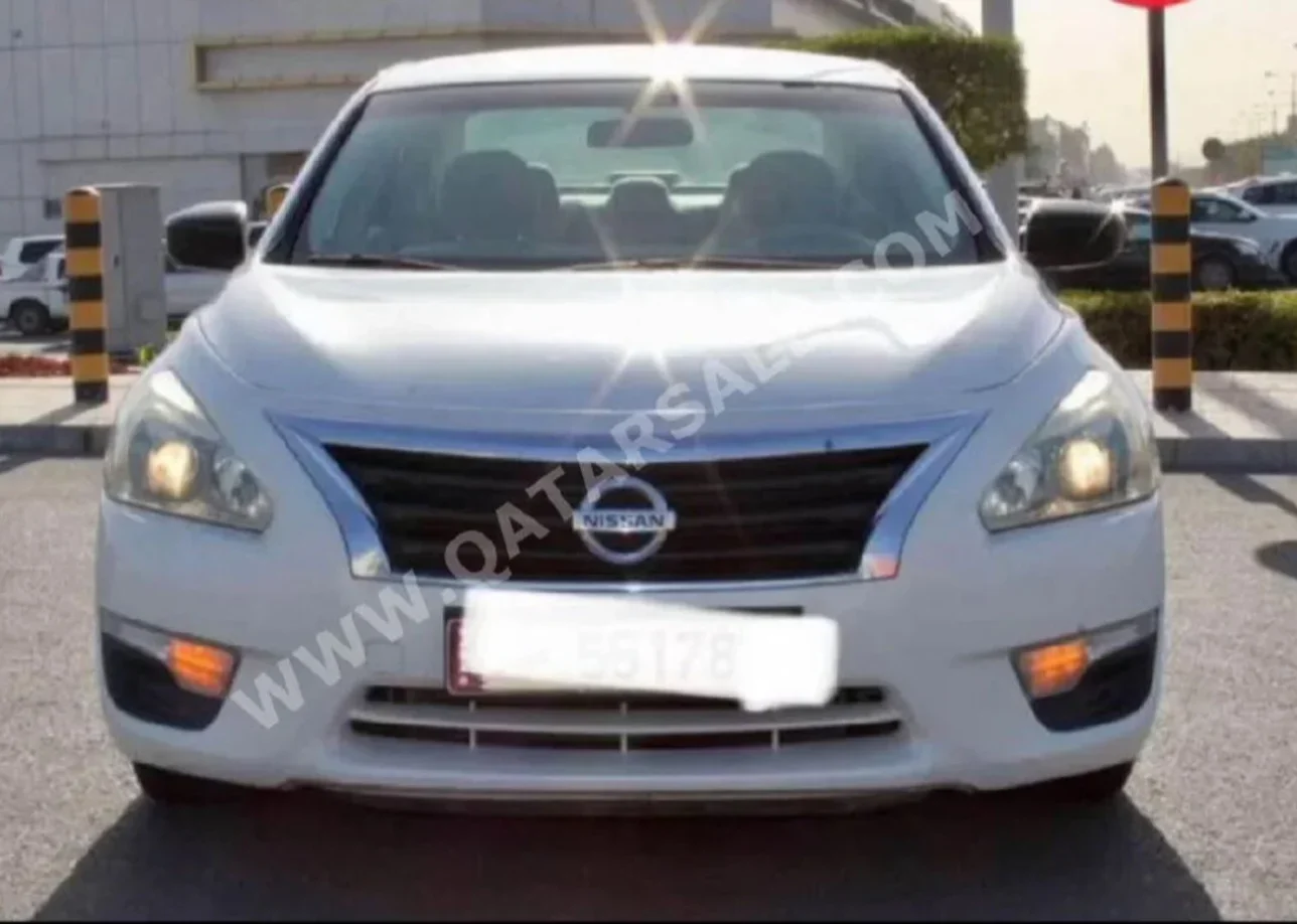 Nissan Altima 2.5 SV 2013 Automatic 200,000 Km 6 Cylinder Front Wheel Drive (FWD) Sedan Beige