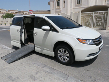 هوندا  أوديسي  2014  اوتوماتيك  100,000 كم  6 سلندر  سحب امامي  احتياجات خاصة  أبيض