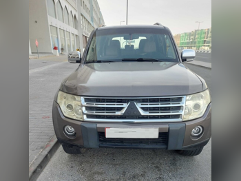 متسوبيشي باجيرو 3.5 2010 اوتوماتيك 200,000 كم 6 سلندر دفع رباعي اس يو في رمادي