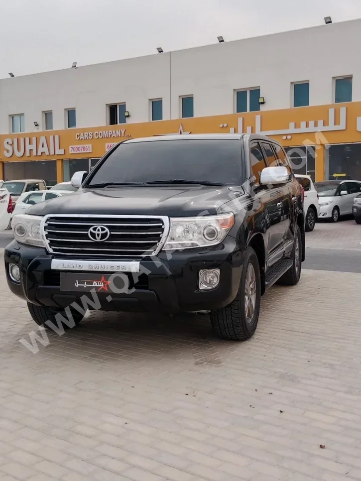 Toyota  Land Cruiser  GXR  2013  Automatic  247,000 Km  8 Cylinder  Four Wheel Drive (4WD)  SUV  Black