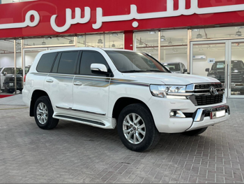 تويوتا  لاند كروزر  جي اكس ار  2016  اوتوماتيك  261,000 كم  8 سلندر  دفع رباعي  اس يو في  أبيض