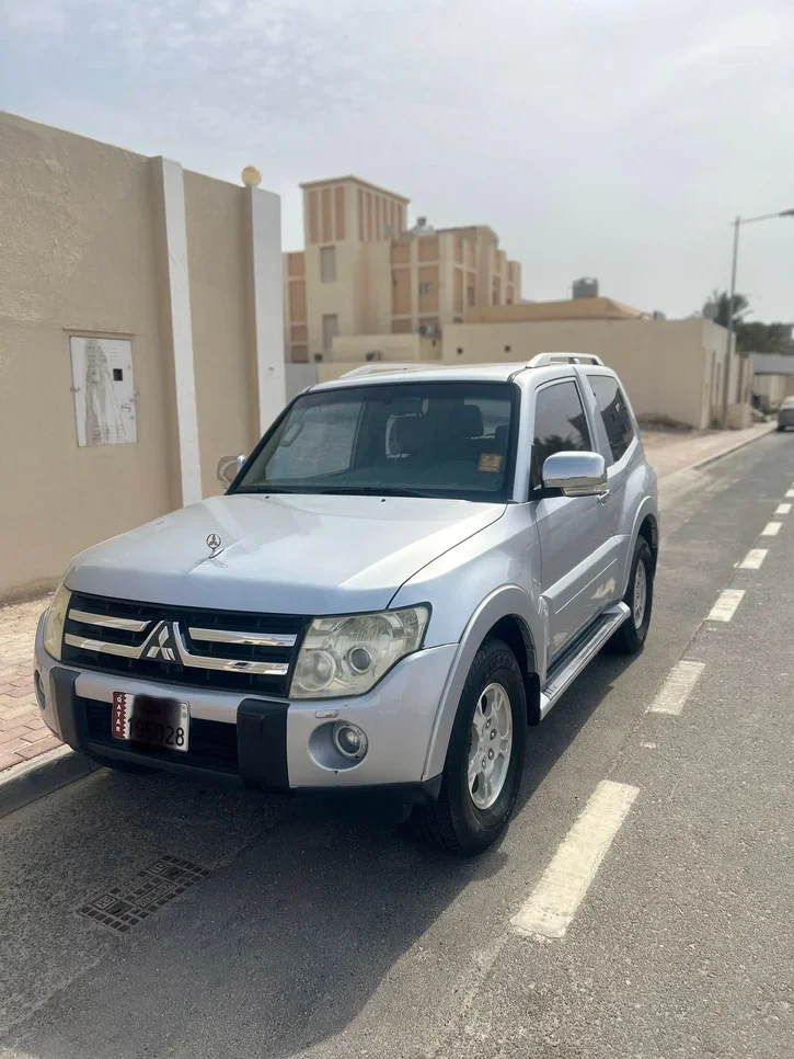 Mitsubishi Pajero 3.0 2008 Automatic 143,950 Km 6 Cylinder Four Wheel Drive (4WD) SUV Silver