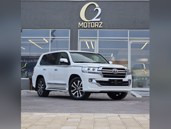 تويوتا  لاند كروزر  جي اكس ار  2019  اوتوماتيك  162,000 كم  8 سلندر  دفع رباعي  اس يو في  أبيض