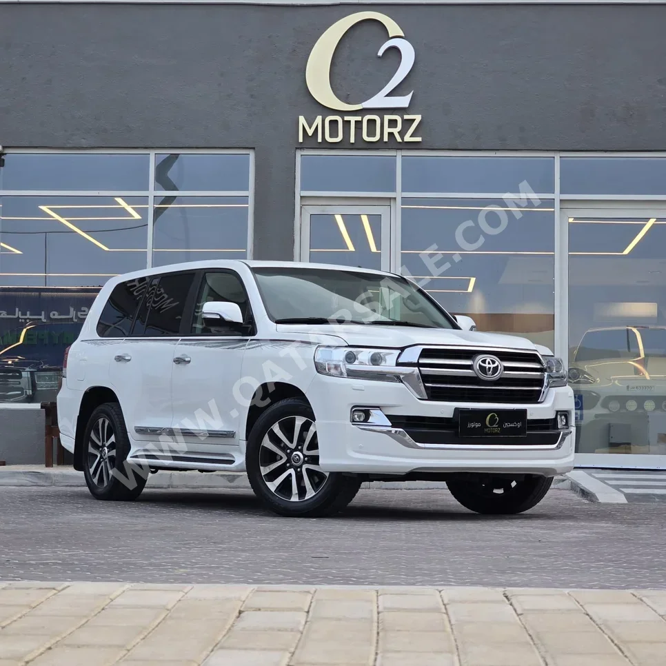 Toyota  Land Cruiser  GXR- Grand Touring  2019  Automatic  162,000 Km  8 Cylinder  Four Wheel Drive (4WD)  SUV  White
