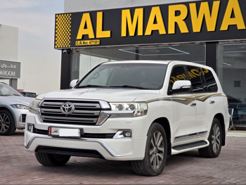 Toyota  Land Cruiser  VXR  2016  Automatic  305,000 Km  8 Cylinder  Four Wheel Drive (4WD)  SUV  White