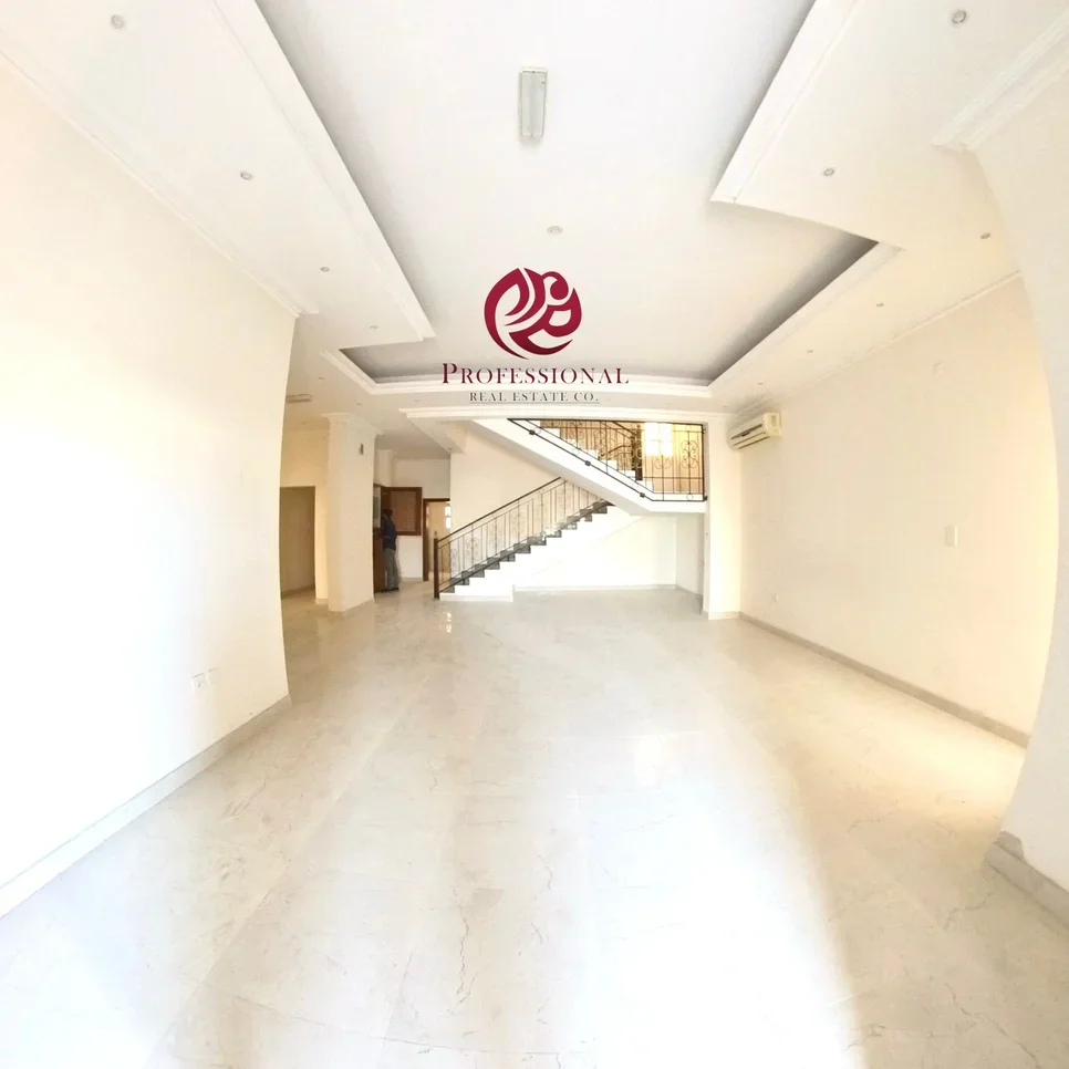 Commercial - Not Furnished - Doha - Al Markhiya - 6 Bedrooms