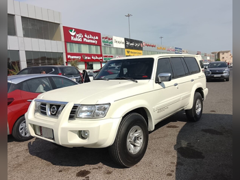 نيسان باترول سوبر سفاري 1998 عادي 370,000 كم 6 سلندر دفع رباعي اس يو في أبيض