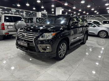 لكزس ال اكس 570 اس 2014 اوتوماتيك 214,000 كم 8 سلندر دفع رباعي اس يو في أسود