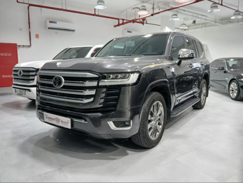 Toyota  Land Cruiser  VXR  2024  Automatic  34,000 Km  6 Cylinder  Four Wheel Drive (4WD)  SUV  Gray  With Warranty