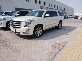 Cadillac Escalade 2015 Automatic 170,000 Km 8 Cylinder Four Wheel Drive (4WD) SUV White