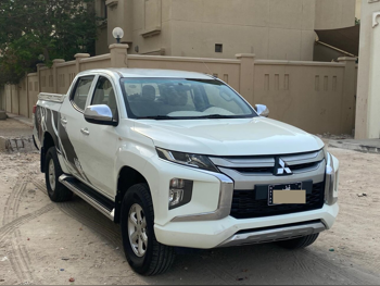 ميتسوبيشي ال 200 ديزل 2020 اوتوماتيك 144,000 كم 4 سلندر سحب امامي بيكب أبيض