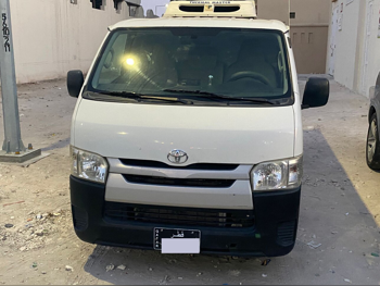 Toyota  Hiace  2014  Manual  270,000 Km  4 Cylinder  Rear Wheel Drive (RWD)  Van / Bus  White