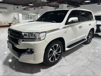 تويوتا لاند كروزر في اكس ار 2021 اوتوماتيك 200,000 كم 8 سلندر دفع رباعي اس يو في أبيض