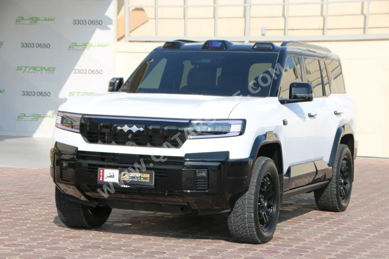 BYD  Leopard 8  Flagship  2025  Automatic  11,500 Km  4 Cylinder  Four Wheel Drive (4WD)  SUV  White  With Warranty