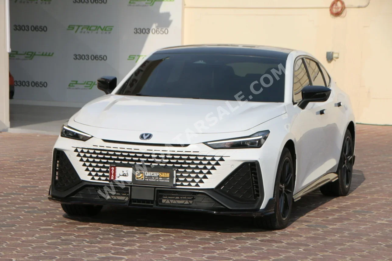 Changan UNI-V 2026 Automatic 4,000 Km 4 Cylinder Four Wheel Drive (4WD) Sedan White With Warranty