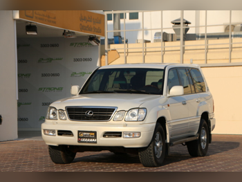 Lexus  LX  470  2001  Automatic  160,000 Km  8 Cylinder  Four Wheel Drive (4WD)  SUV  White