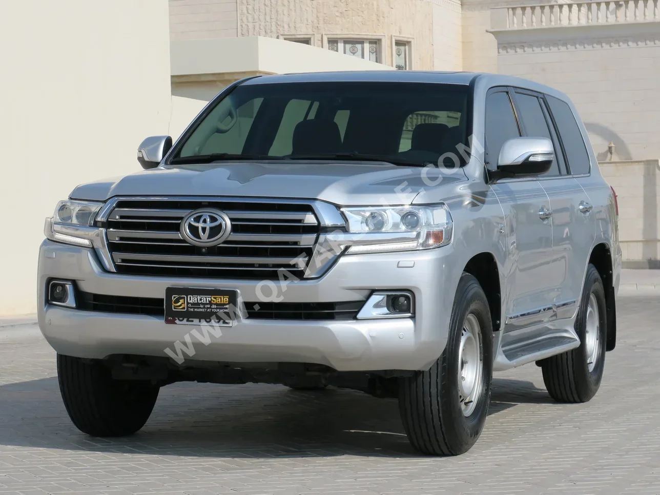 Toyota  Land Cruiser  VXR  2019  Automatic  319,000 Km  8 Cylinder  Four Wheel Drive (4WD)  SUV  Silver