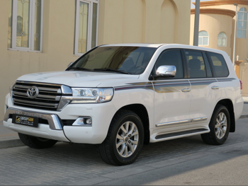 Toyota Land Cruiser GXR 2016 Automatic 339,000 Km 8 Cylinder Four Wheel Drive (4WD) SUV White