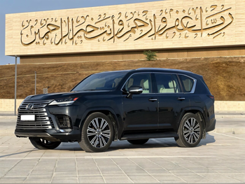 لكزس ال اكس 600 لكجري 2022 اوتوماتيك 37,000 كم 6 سلندر دفع رباعي اس يو في أسود