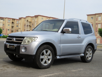 ميتسوبيشي باجيرو 2008 اوتوماتيك 160,000 كم 6 سلندر دفع رباعي اس يو في رمادي