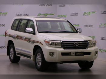 Toyota Land Cruiser GXR 2013 Automatic 294,000 Km 8 Cylinder Four Wheel Drive (4WD) SUV White