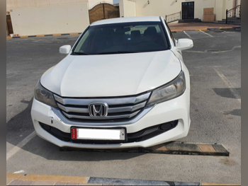 هوندا اكورد 2015 اوتوماتيك 440,878 كم 4 سلندر سحب امامي سيدان أبيض