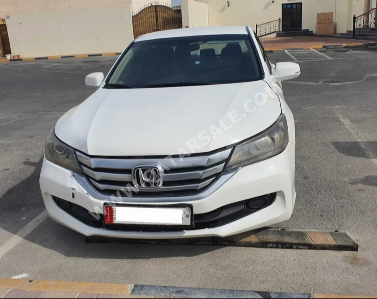 هوندا  اكورد  2015  اوتوماتيك  440,878 كم  4 سلندر  سحب امامي  سيدان  أبيض