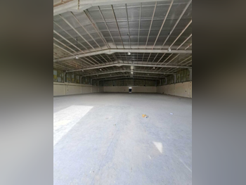 مخازن و مستودعات - الوكرة  - بركة العوامر  -المساحة: 4000 متر مربع