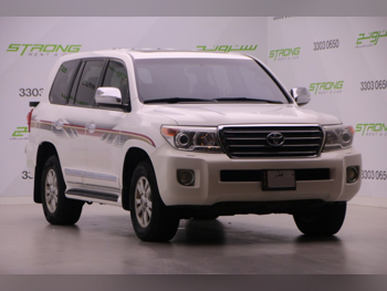 Toyota Land Cruiser GXR 2013 Automatic 375,000 Km 8 Cylinder Four Wheel Drive (4WD) SUV White