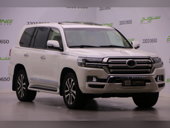 Toyota Land Cruiser GXR 2017 Automatic 240,000 Km 8 Cylinder Four Wheel Drive (4WD) SUV Pearl