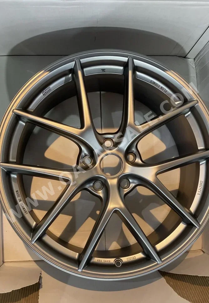 رنقات العجلات بي ام دبليو  الألومنيوم \  20 بوصة  فضي  4  5