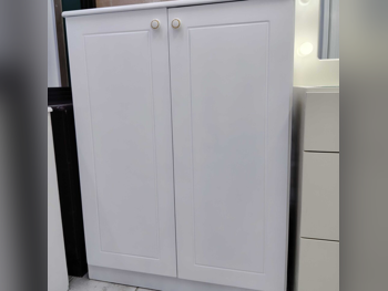 رفوف وخزانات الأحذية