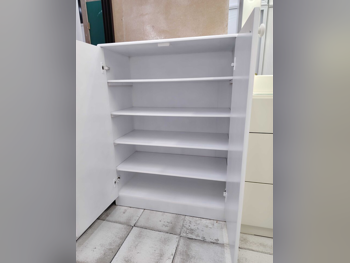 رفوف وخزانات الأحذية