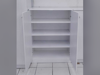 رفوف وخزانات الأحذية