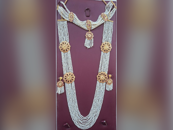 الذهب طقم البحرين نسائي حسب القطعة ( ديزاينرز) 41.5 غرام طبيعة ذهب أصفر عيار 21