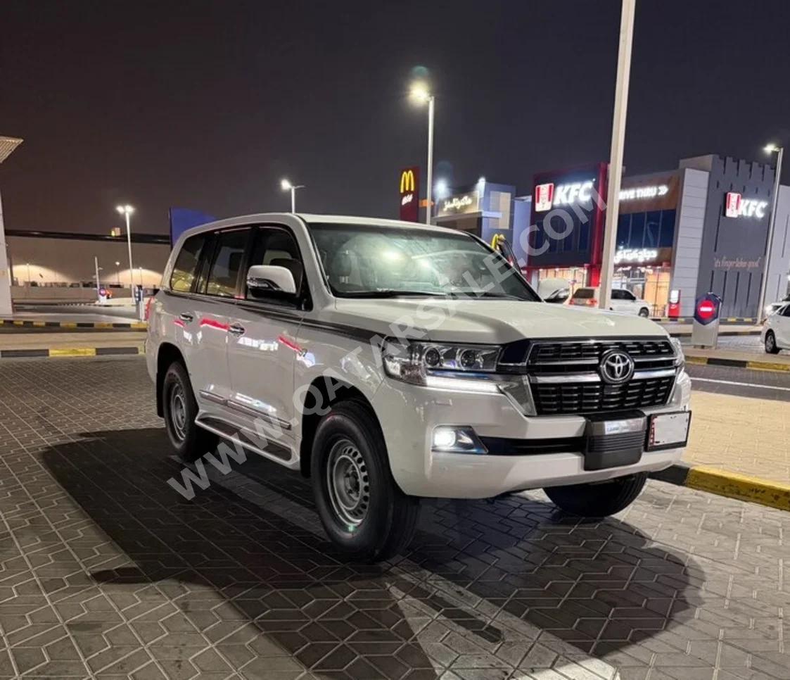 Toyota  Land Cruiser  VXR  2021  Tiptronic  125,000 Km  8 Cylinder  Four Wheel Drive (4WD)  SUV  White