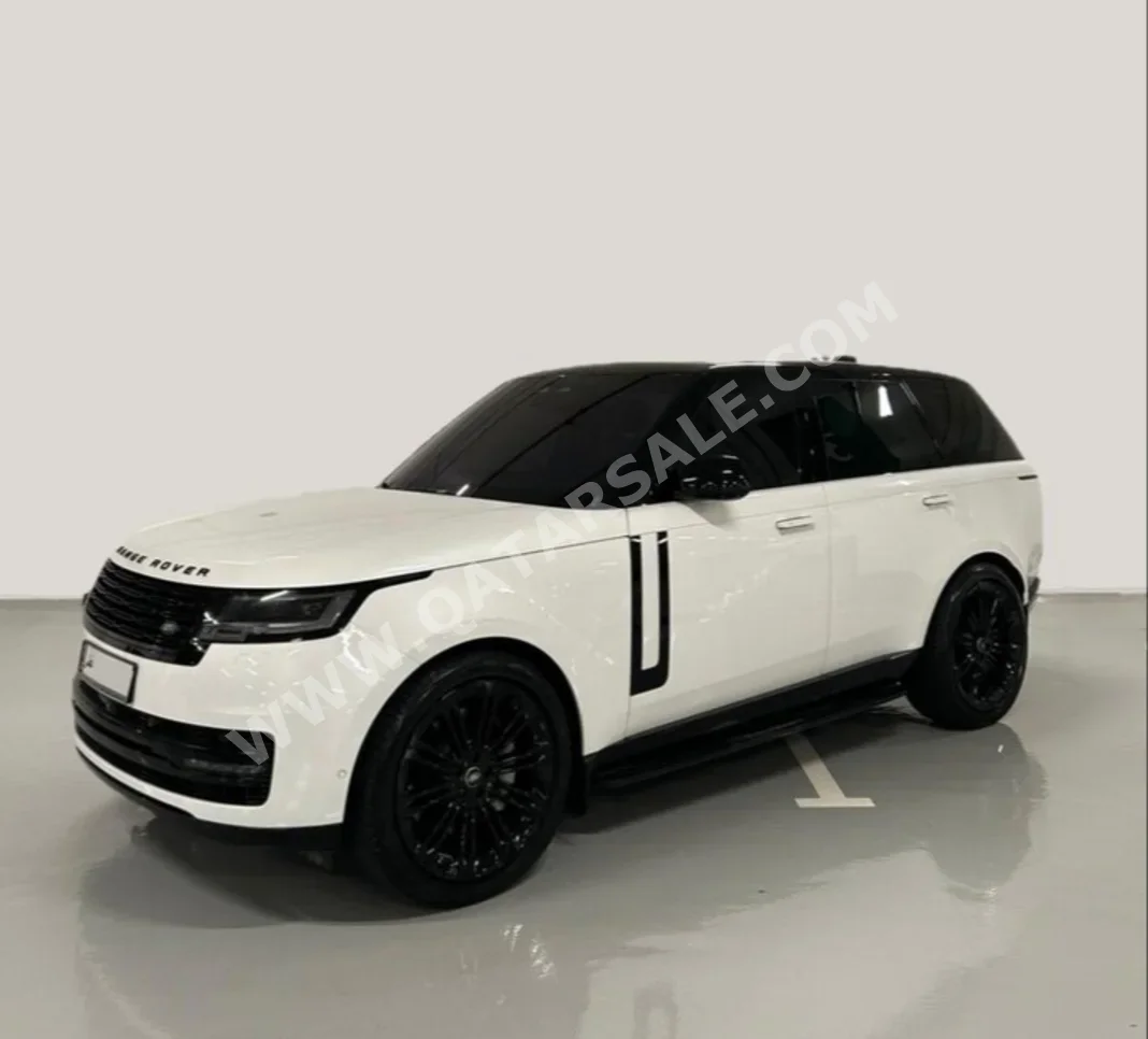 لاند روفر رنج روفر فوج اتش اس اي 2023 اوتوماتيك 40,000 كم 8 سلندر دفع رباعي اس يو في أبيض تحت الضمان