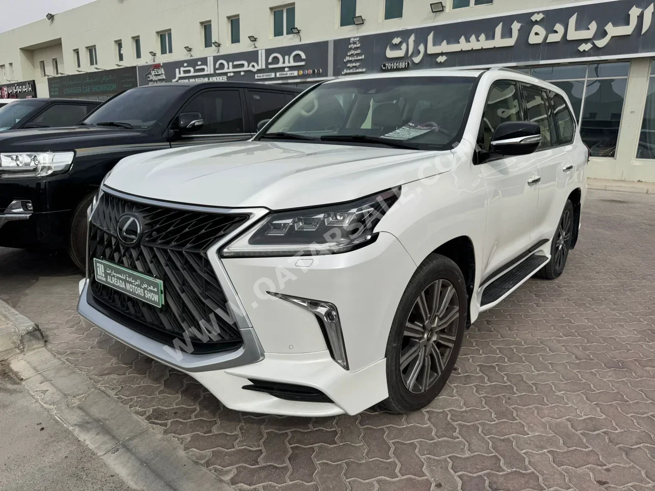 لكزس ال اكس 570 اس 2016 اوتوماتيك 260,000 كم 8 سلندر دفع رباعي اس يو في أبيض