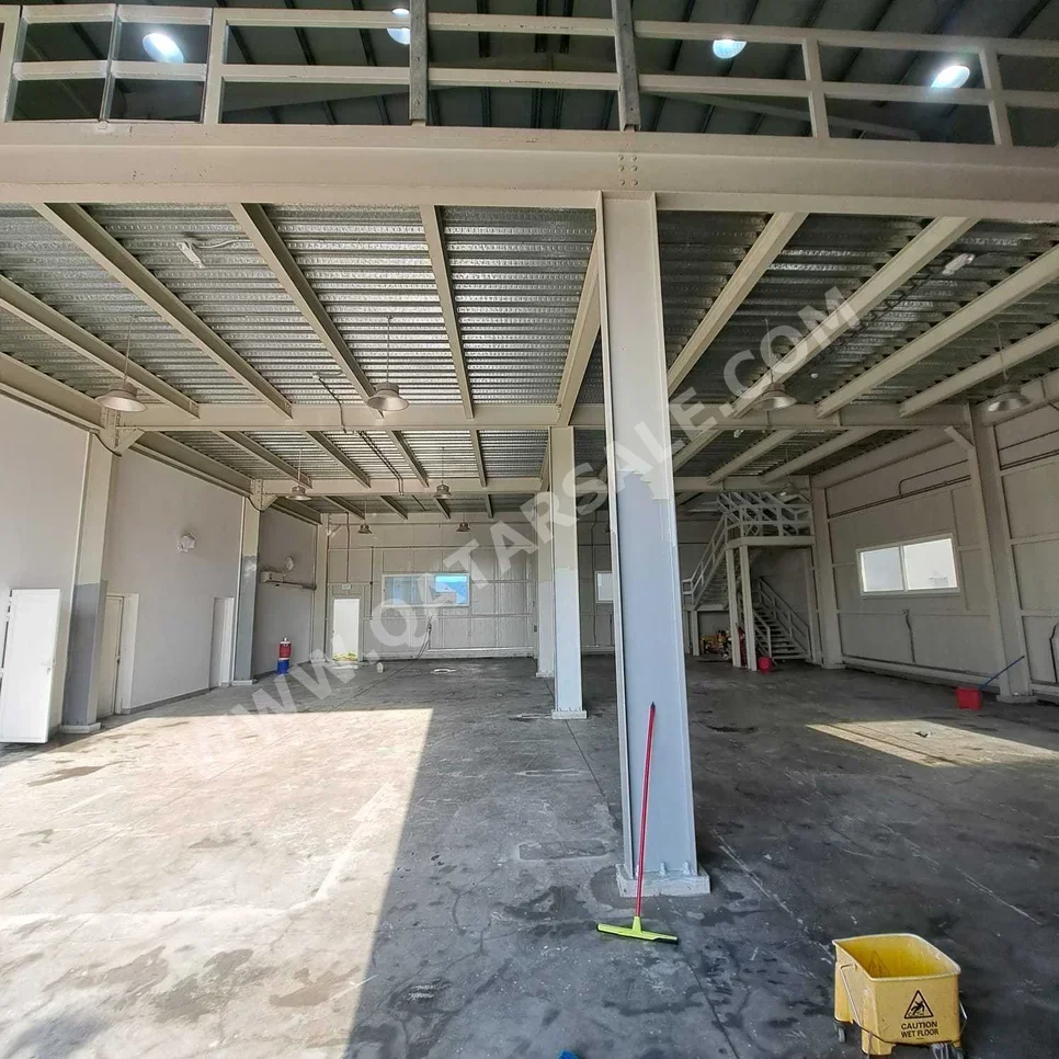 مخازن و مستودعات - الوكرة - بركة العوامر -المساحة: 1000 متر مربع