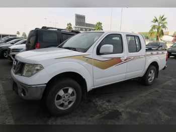 نيسان نافارا 2014 اوتوماتيك 212,000 كم 4 سلندر دفع خلفي بيكب أبيض