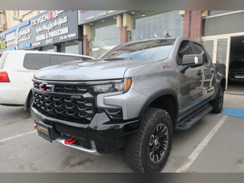 شفروليه سلفرادو زد ار 2 2024 اوتوماتيك 15,000 كم 8 سلندر دفع رباعي اس يو في رمادي تحت الضمان