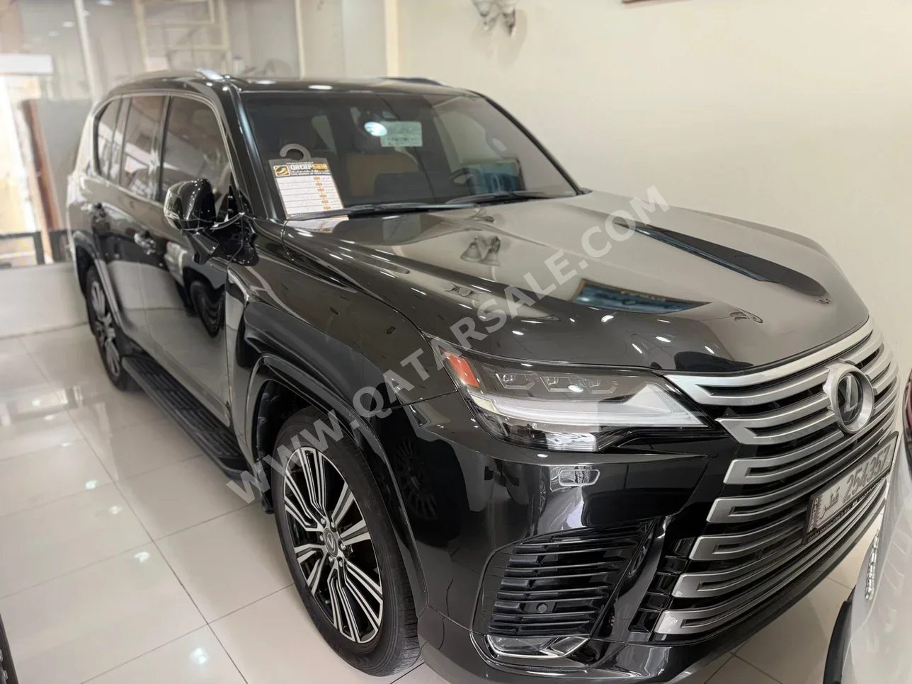 لكزس ال اكس 600 2023 اوتوماتيك 22,000 كم 6 سلندر دفع رباعي اس يو في أبيض تحت الضمان