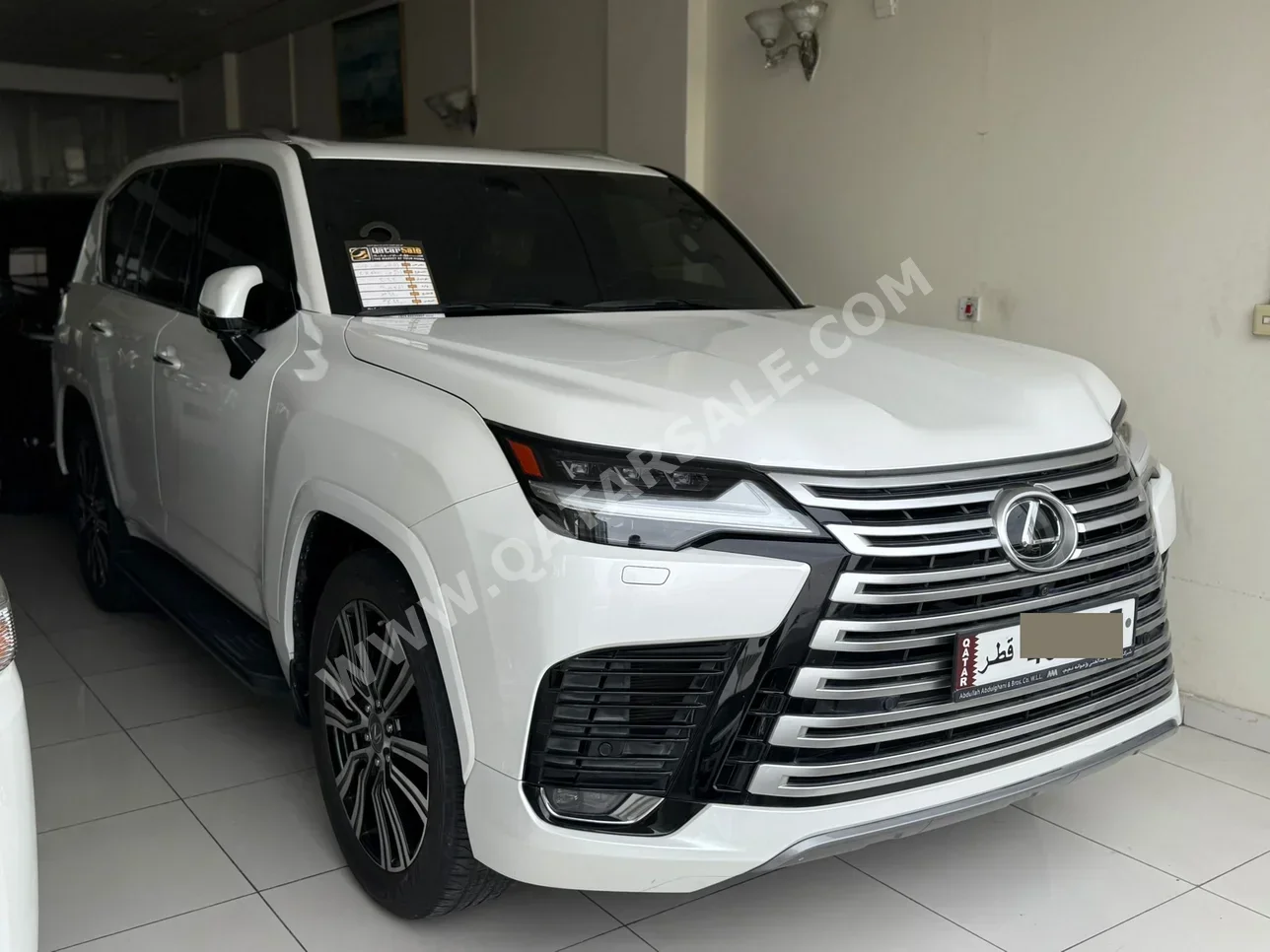 لكزس ال اكس 600 2023 اوتوماتيك 22,000 كم 6 سلندر دفع رباعي اس يو في أبيض تحت الضمان