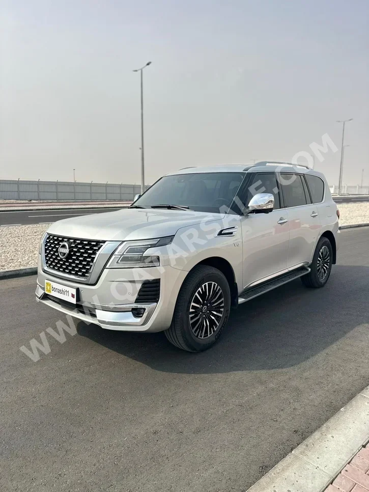 نيسان باترول ال اي بلاتينيوم 2023 اوتوماتيك 29,800 كم 8 سلندر دفع رباعي اس يو في فضي تحت الضمان