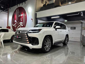 لكزس ال اكس 600 في اي بي 2023 اوتوماتيك 17,000 كم 6 سلندر دفع رباعي اس يو في أبيض لؤلؤي تحت الضمان