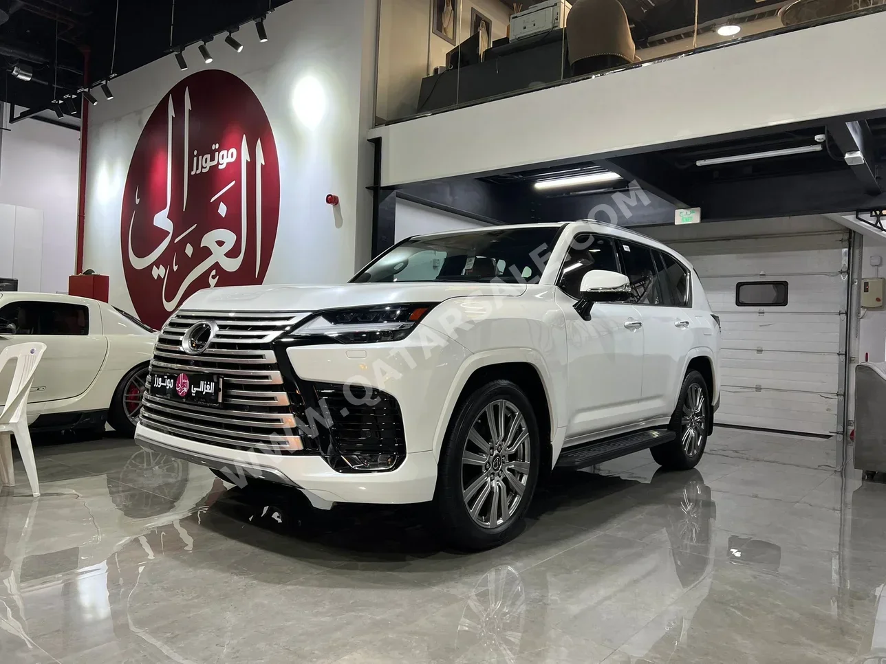 لكزس ال اكس 600 في اي بي 2023 اوتوماتيك 17,000 كم 6 سلندر دفع رباعي اس يو في أبيض لؤلؤي تحت الضمان