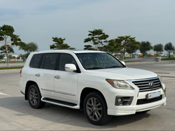 لكزس ال اكس 570 2013 اوتوماتيك 421,000 كم 8 سلندر دفع رباعي اس يو في أبيض