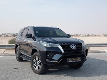 Toyota Fortuner SR5 2023 Automatic 43,000 Km 6 Cylinder Four Wheel Drive (4WD) SUV Black With Warranty