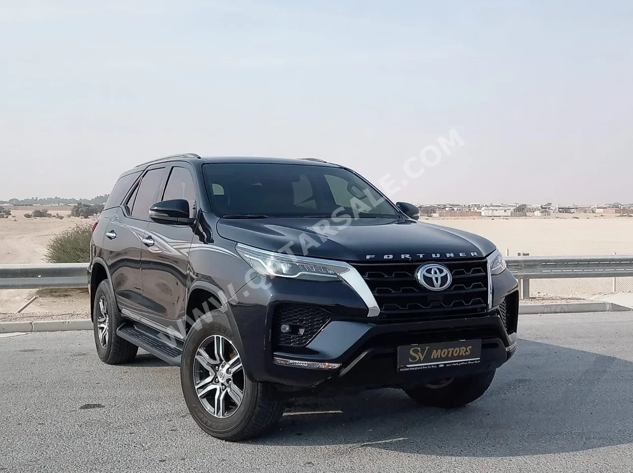 تويوتا فورشنر اس ار 5 2023 اوتوماتيك 43,000 كم 6 سلندر دفع رباعي اس يو في أسود تحت الضمان